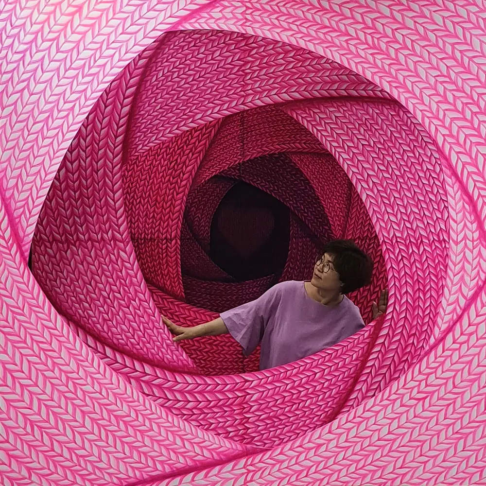 Jeong Wookyung inside her pink 3D Energy work